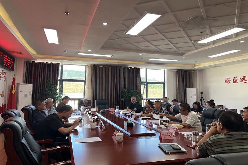 路橋集團(tuán)召開(kāi)“共建三十載,同行筑路夢(mèng)”座談會(huì)